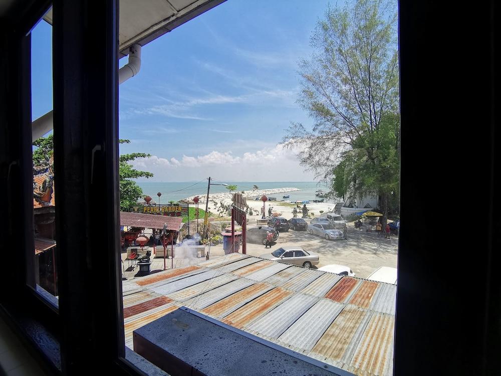Hotel 8 Boutique By The Sea Tanjung Tokong Esterno foto