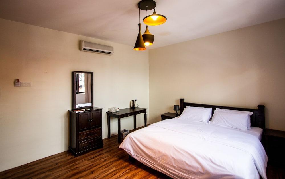 Hotel 8 Boutique By The Sea Tanjung Tokong Esterno foto