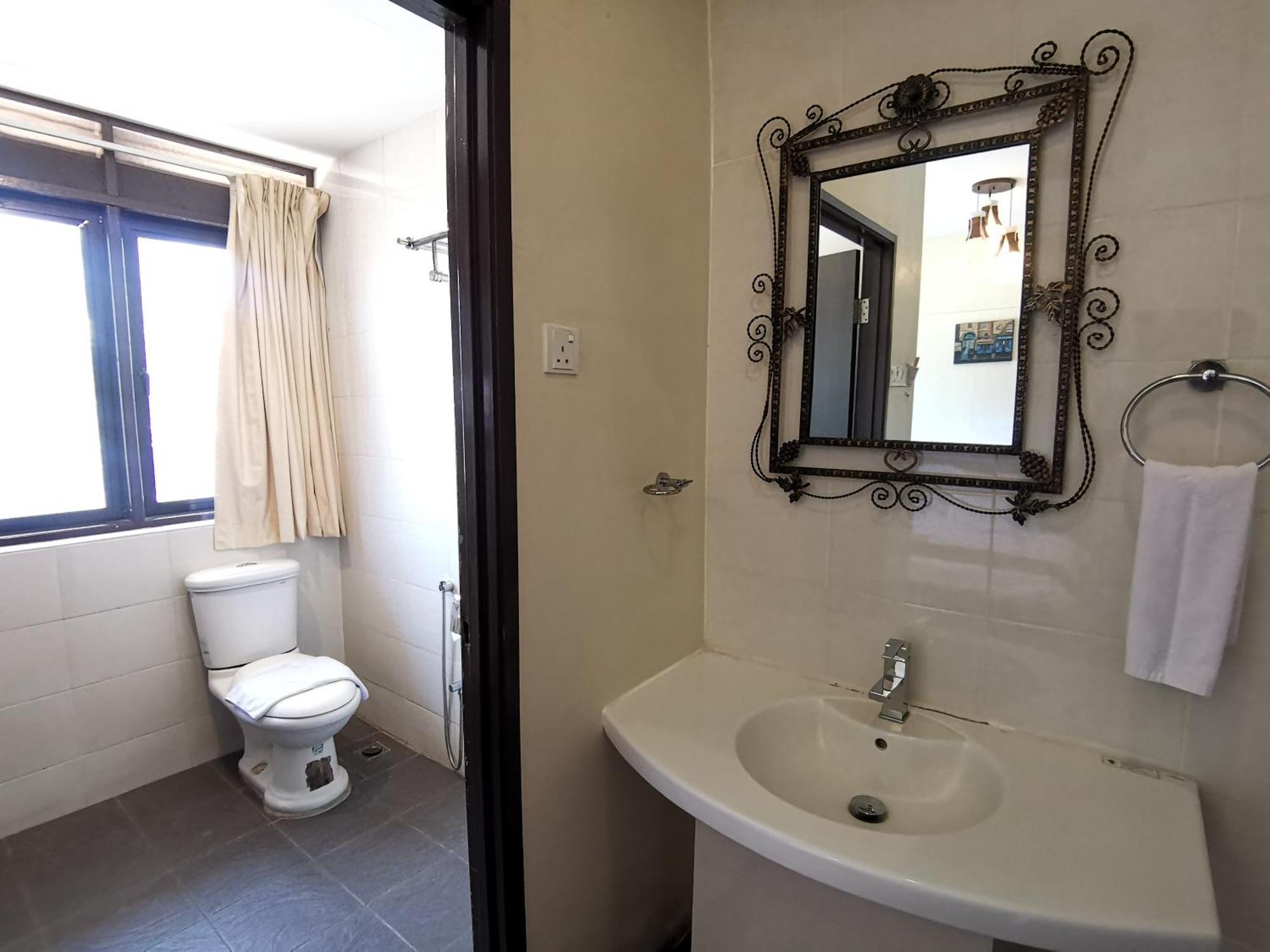 Hotel 8 Boutique By The Sea Tanjung Tokong Esterno foto
