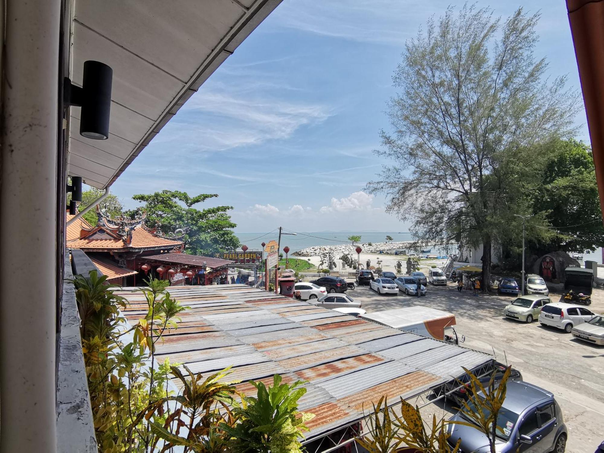 Hotel 8 Boutique By The Sea Tanjung Tokong Esterno foto
