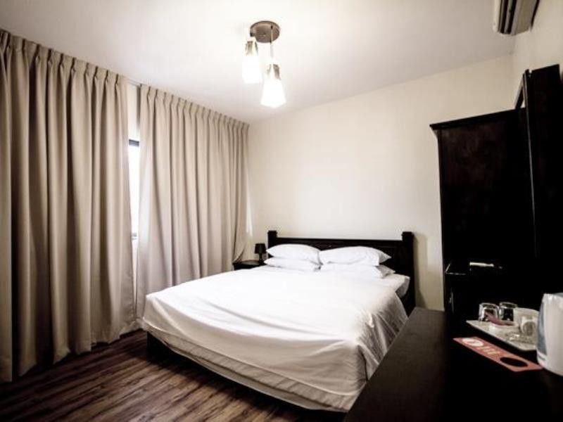 Hotel 8 Boutique By The Sea Tanjung Tokong Esterno foto