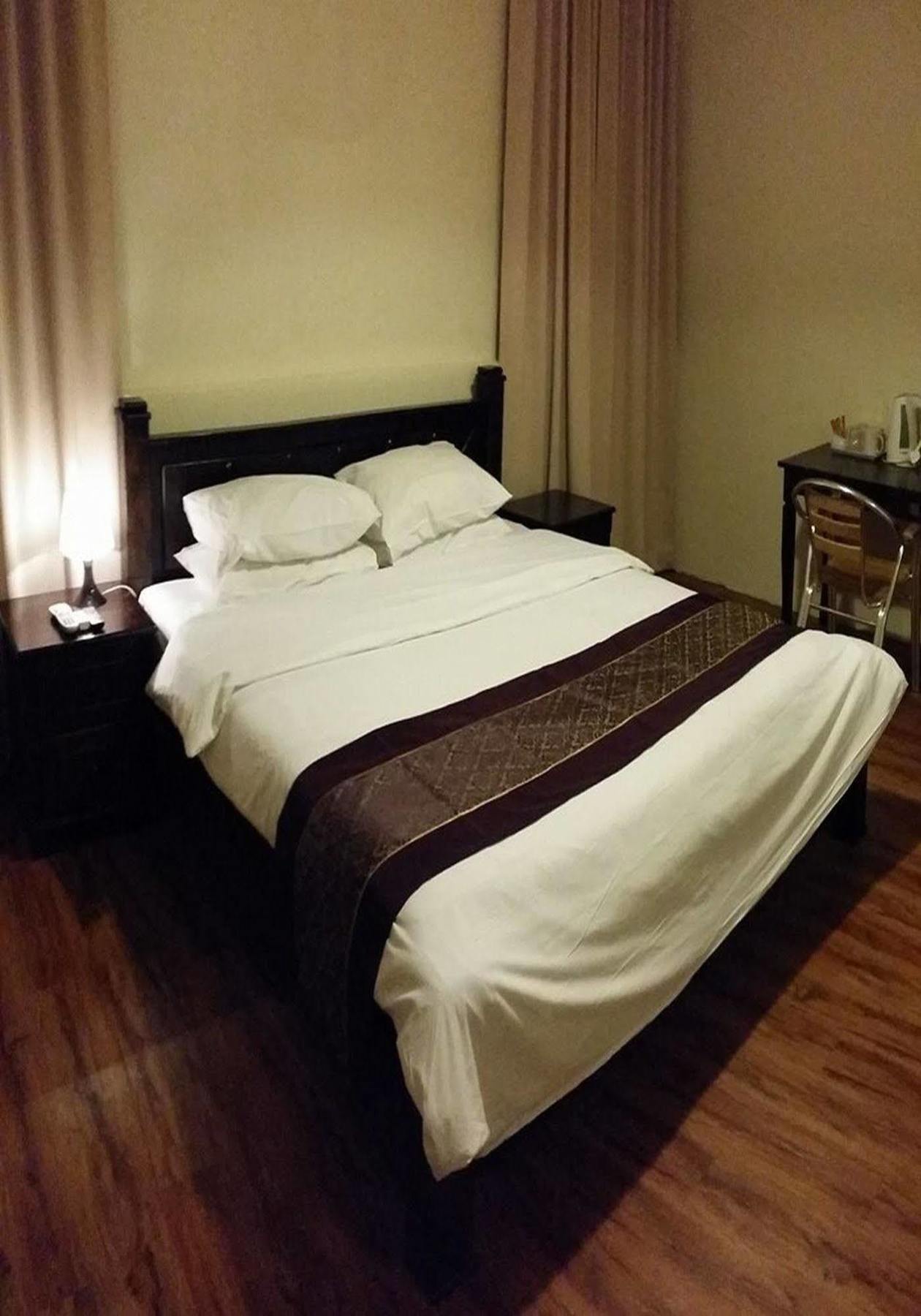 Hotel 8 Boutique By The Sea Tanjung Tokong Esterno foto