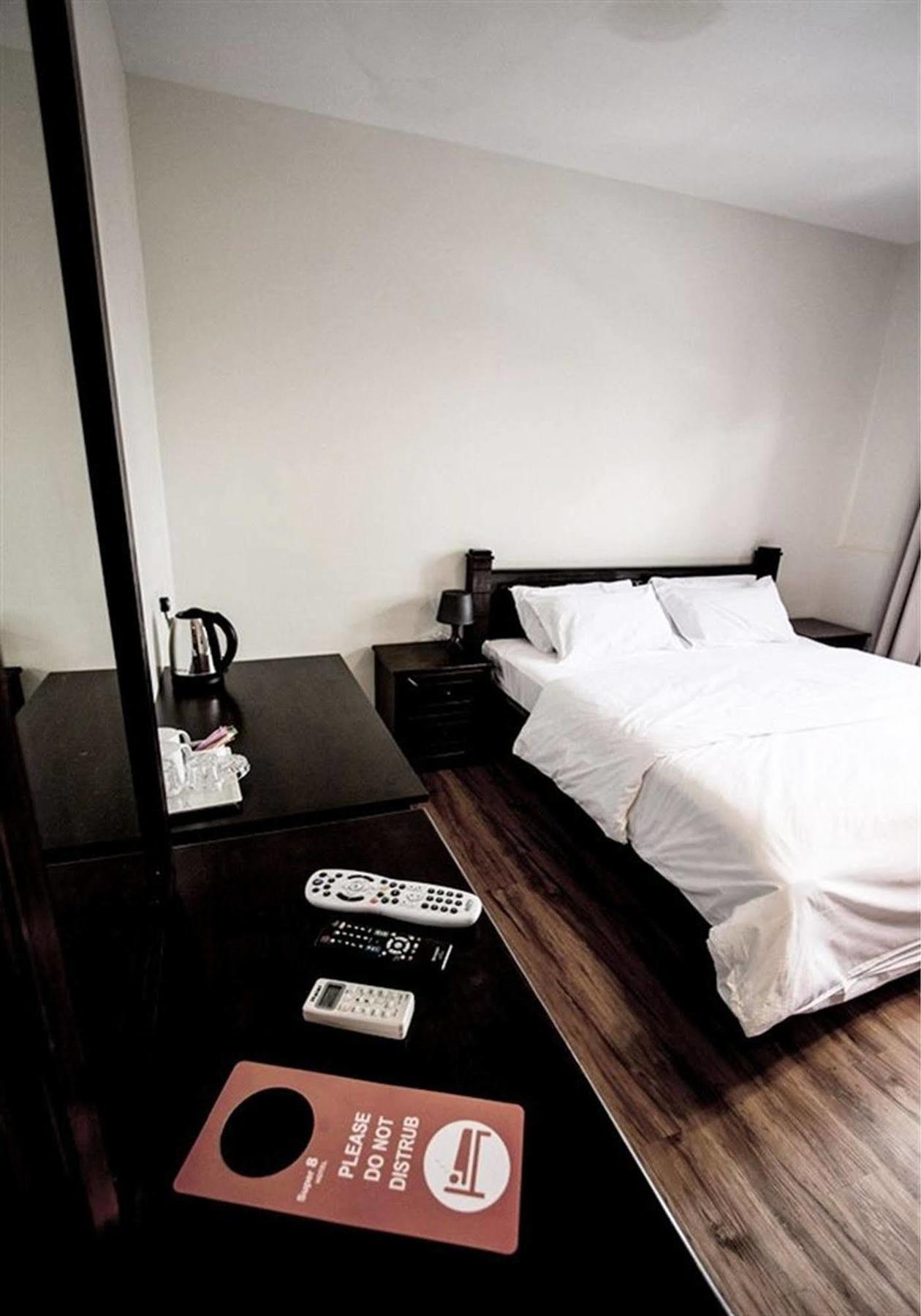 Hotel 8 Boutique By The Sea Tanjung Tokong Esterno foto