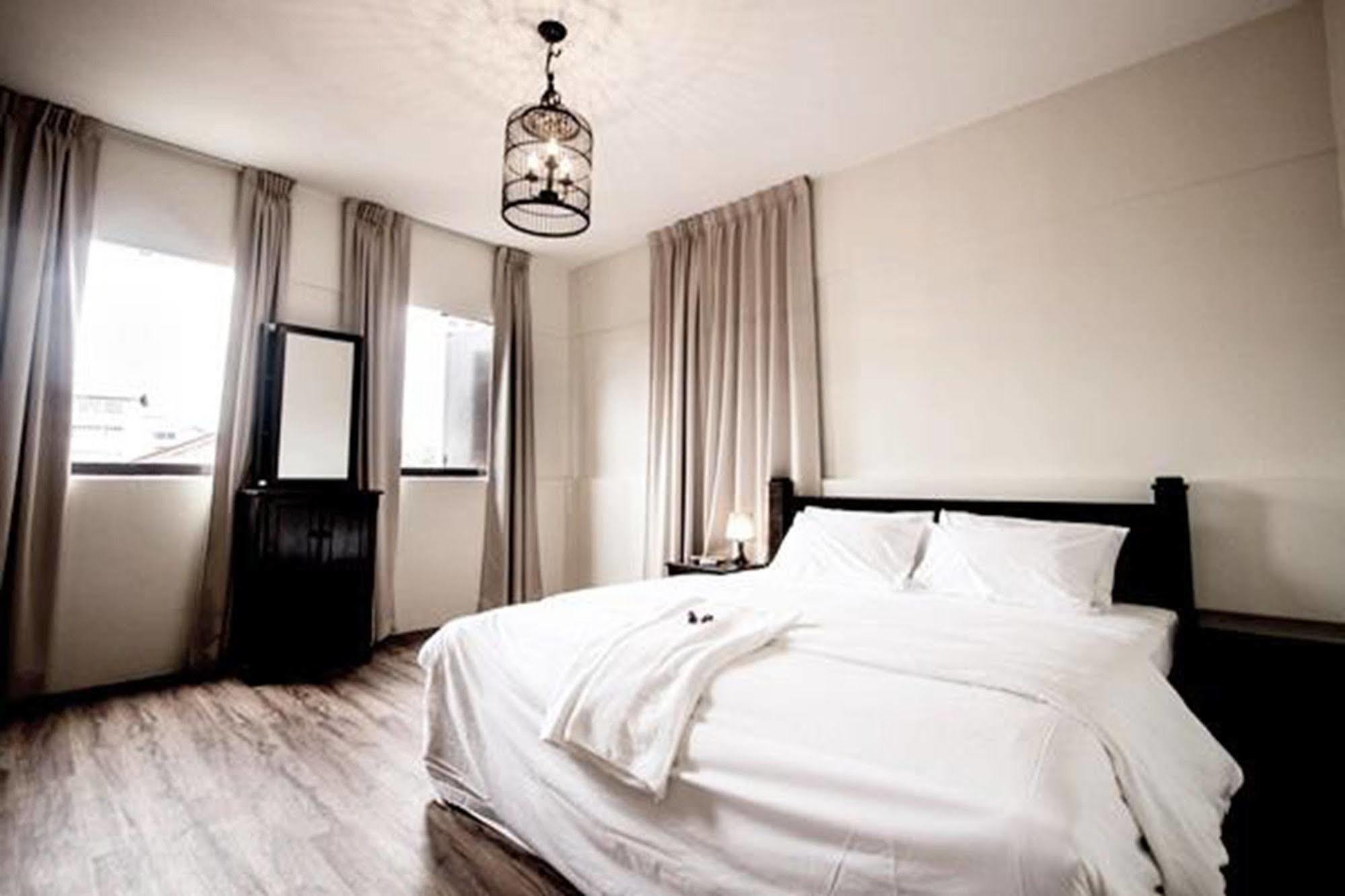 Hotel 8 Boutique By The Sea Tanjung Tokong Esterno foto