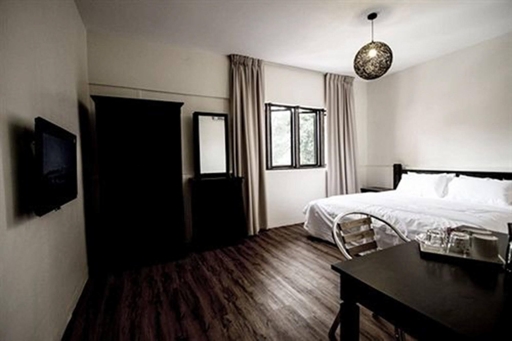 Hotel 8 Boutique By The Sea Tanjung Tokong Esterno foto