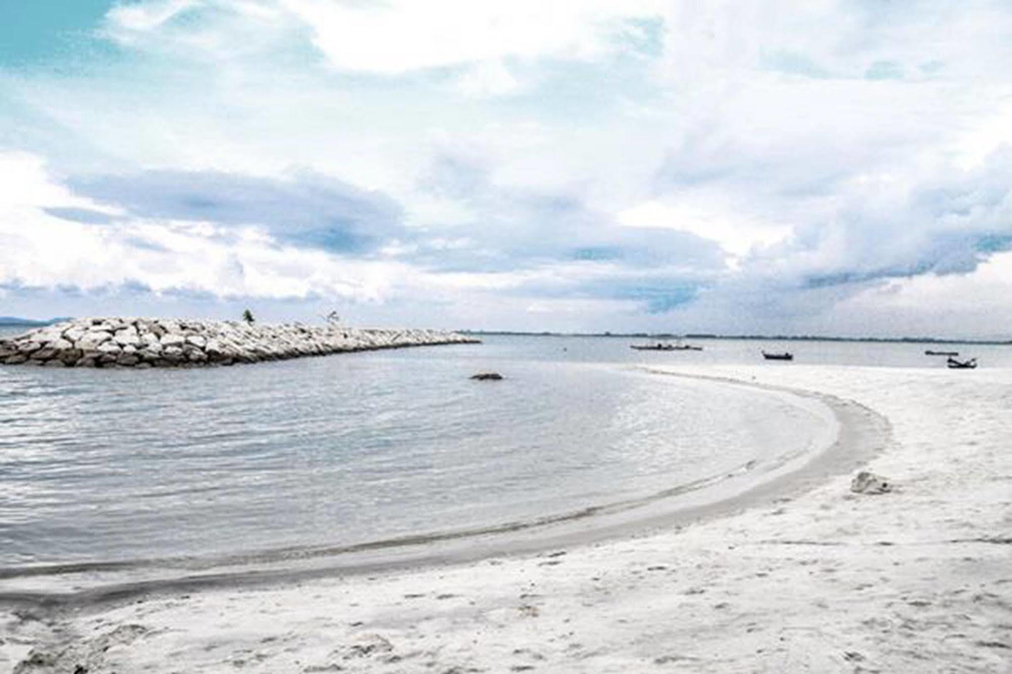 Hotel 8 Boutique By The Sea Tanjung Tokong Esterno foto