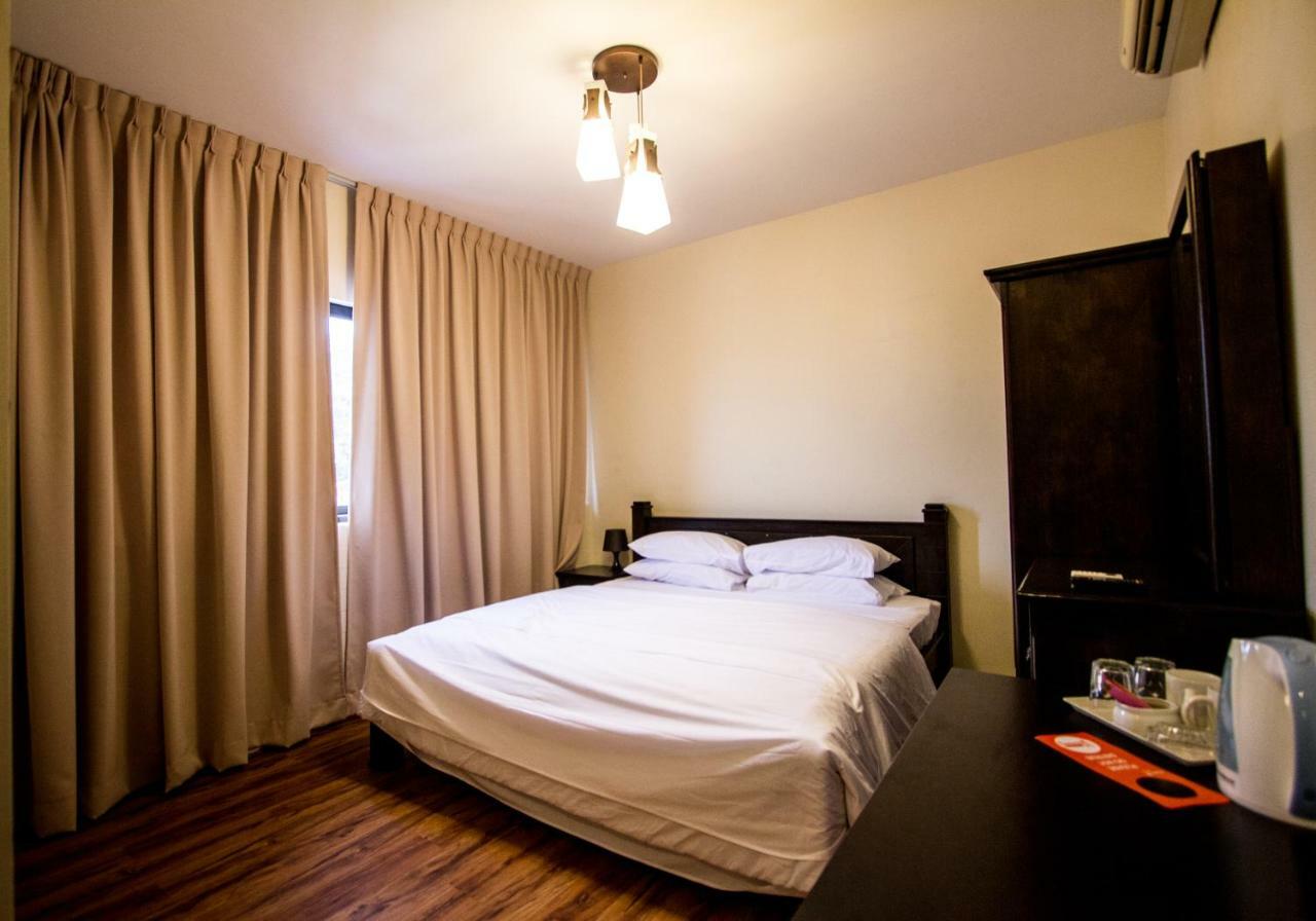 Hotel 8 Boutique By The Sea Tanjung Tokong Esterno foto