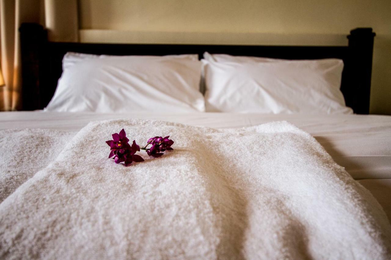 Hotel 8 Boutique By The Sea Tanjung Tokong Esterno foto
