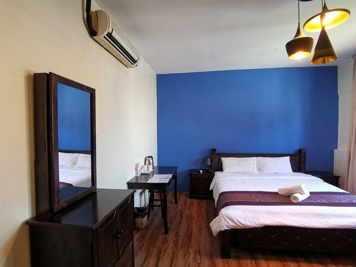 Hotel 8 Boutique By The Sea Tanjung Tokong Esterno foto