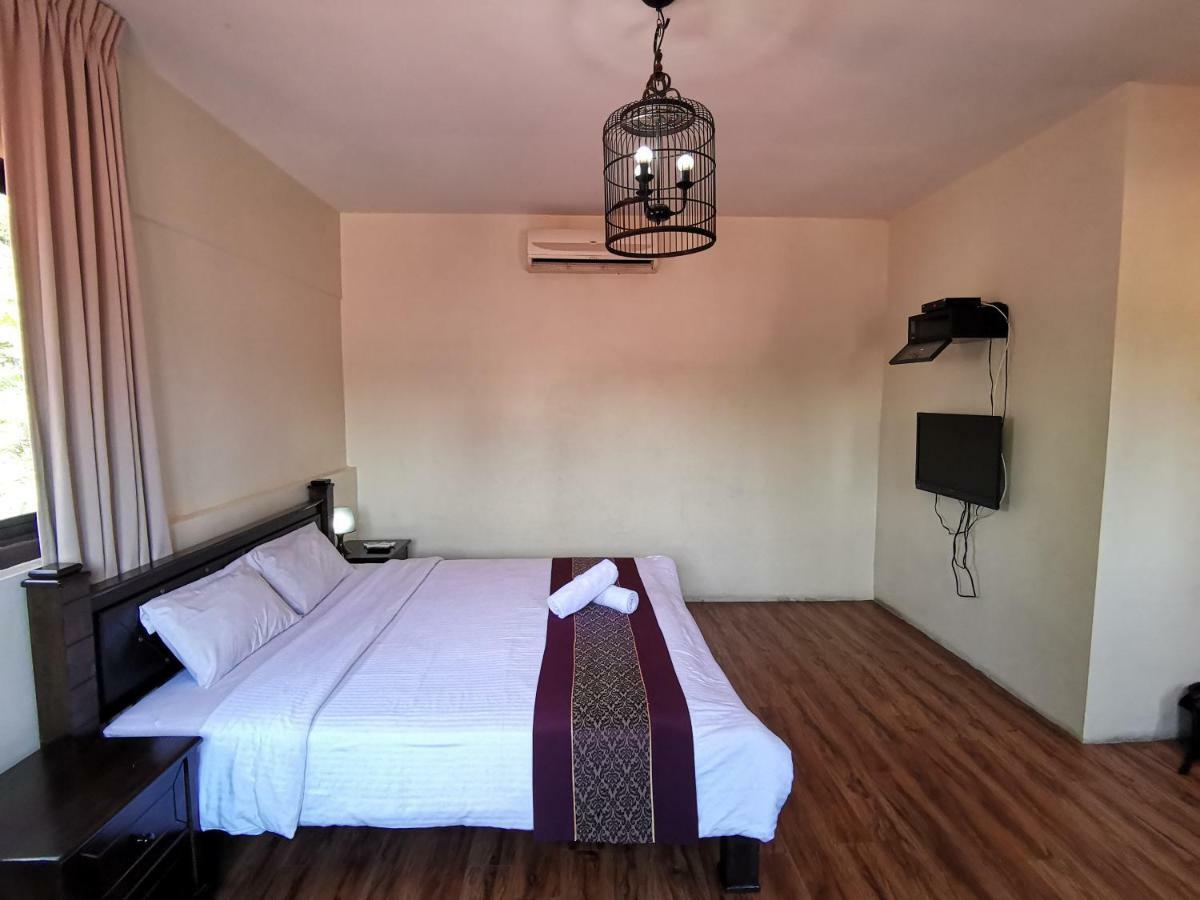 Hotel 8 Boutique By The Sea Tanjung Tokong Esterno foto
