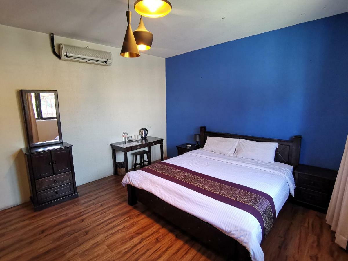 Hotel 8 Boutique By The Sea Tanjung Tokong Esterno foto