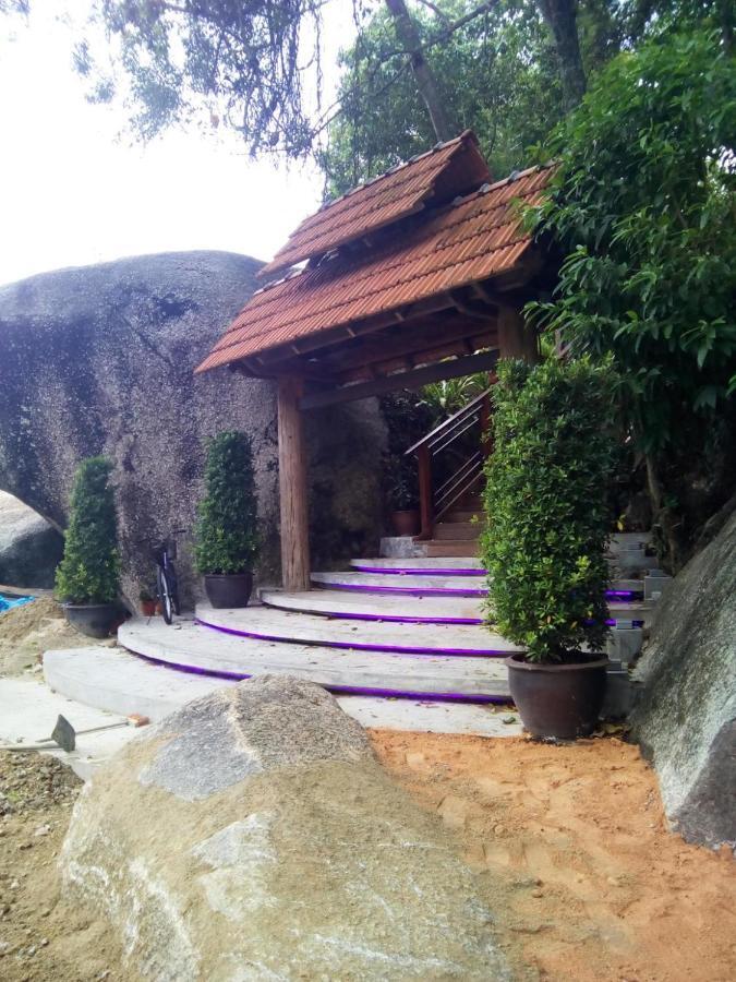 Hotel 8 Boutique By The Sea Tanjung Tokong Esterno foto