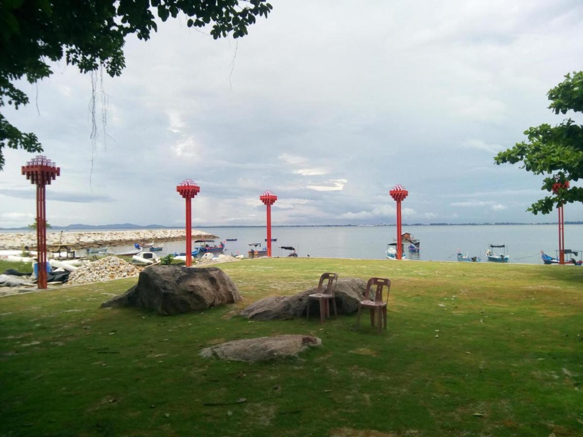 Hotel 8 Boutique By The Sea Tanjung Tokong Esterno foto