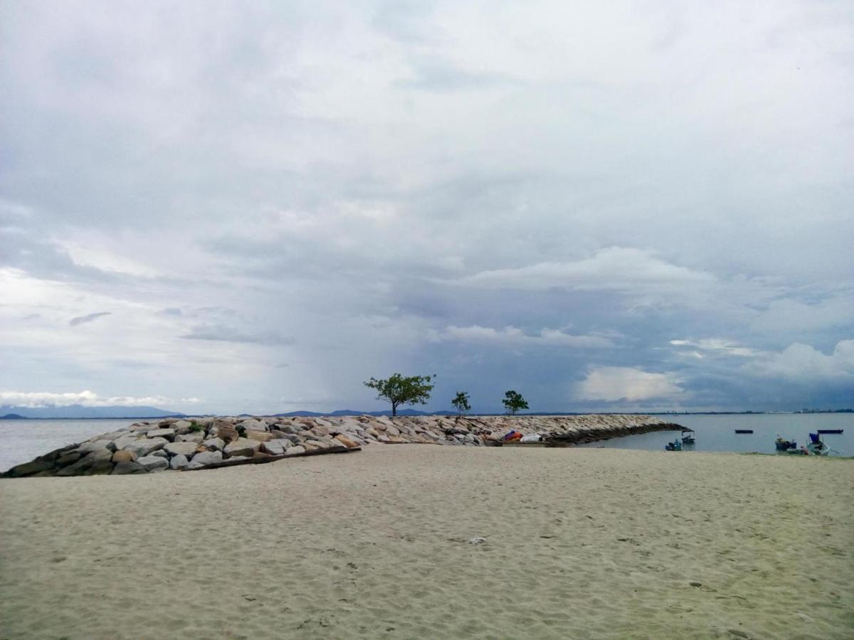 Hotel 8 Boutique By The Sea Tanjung Tokong Esterno foto