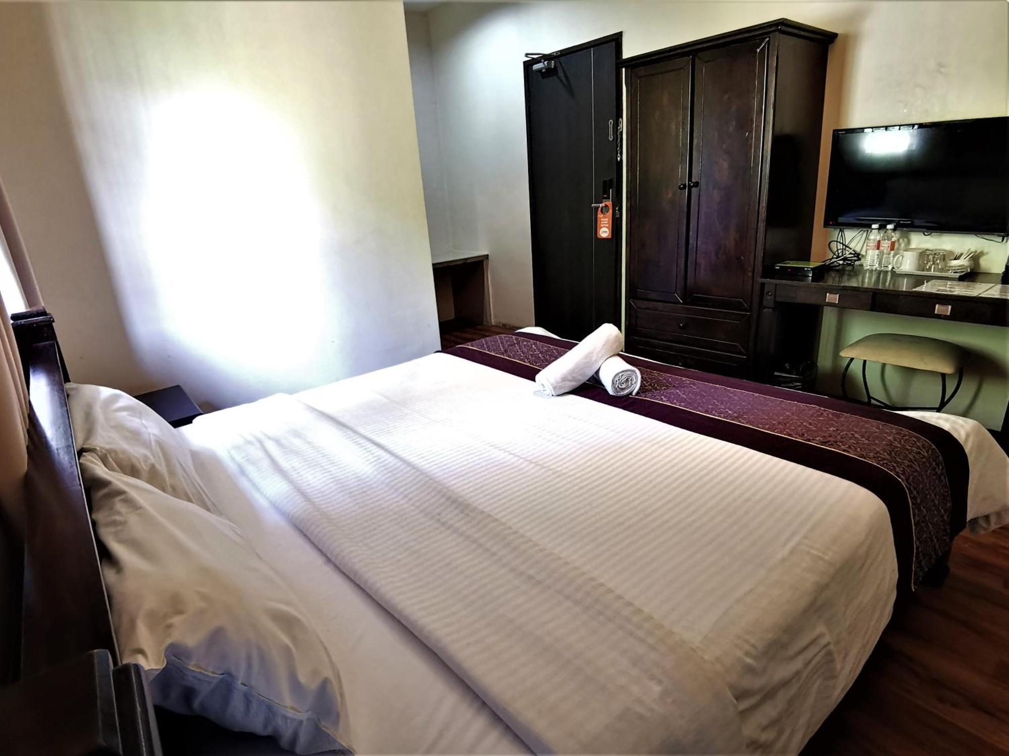 Hotel 8 Boutique By The Sea Tanjung Tokong Esterno foto